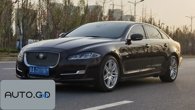 Jaguar XJ XJL 3.0 SC 2WD Elegant Business Edition 0