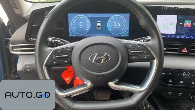 Hyundai ELANTRA 1.5L LUX Premium Edition 2