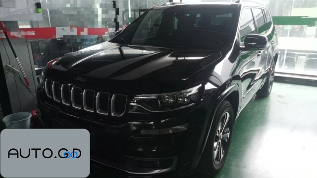 Jeep Jeep xDrive25i M Off-Road Package 0