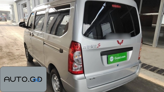 Wuling Rongguang s 1.2L basic 5-seater LSI 1