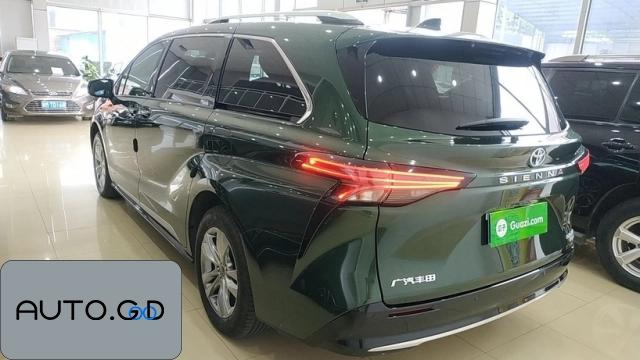 Toyota SIENNA 2.5L Hybrid Platinum Edition 1