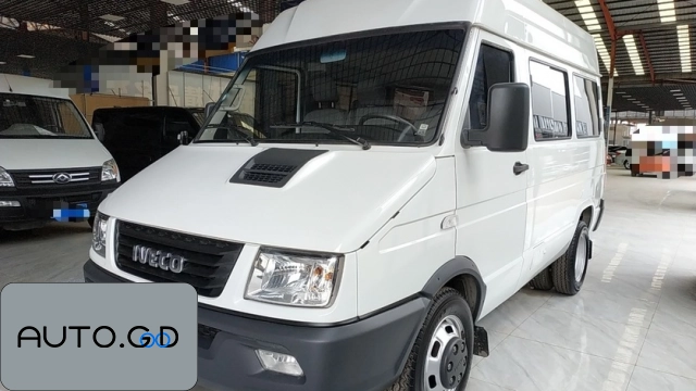 Daily 2.5T A35 M1 bus 5-9 seats short axle medium roof double tire side sliding door 0