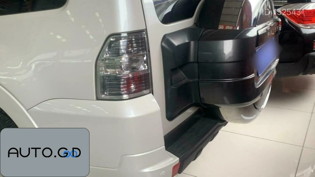 Mitsubishi Pajero 3.0L Automatic Standard Edition (Import) 1