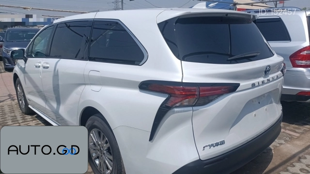 Toyota SIENNA 2.5L Hybrid Comfort Edition 1