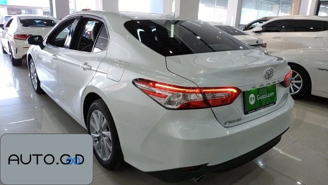 Toyota Camry 2.0GVP Leading Edition 1