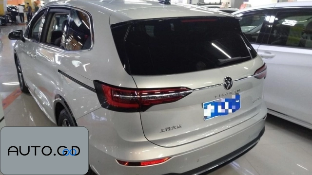 Volkswagen Viloran 330TSI Luxury Edition 1