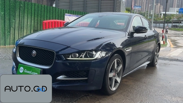 Jaguar XE xDrive25i M Off-Road Package 0