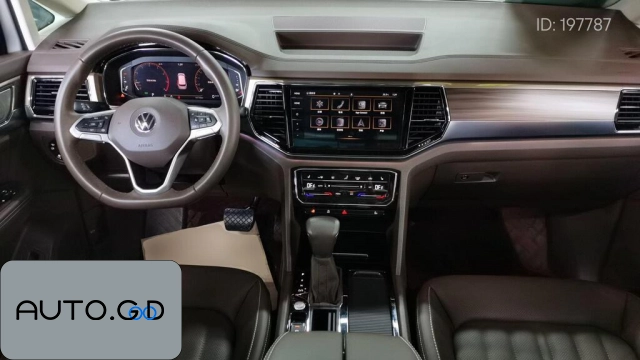 Volkswagen Viloran 330TSI Luxury Edition 2