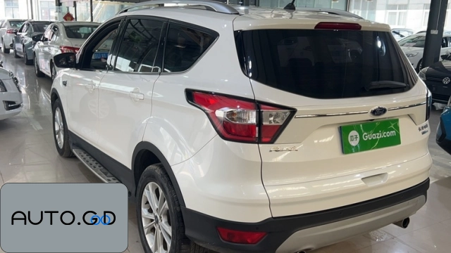 Ford kuga EcoBoost 180 2WD Platinum Wing 1