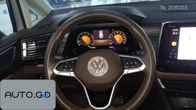 Volkswagen Viloran 330TSI Luxury Edition 2