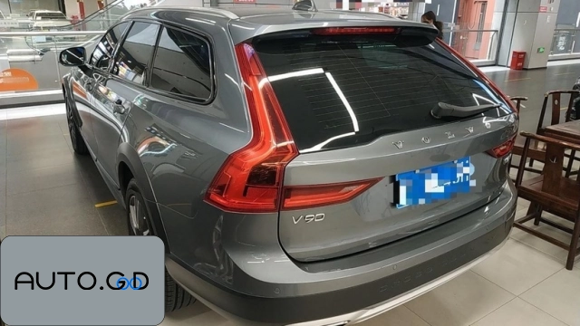 Volvo V90 xDrive25i M Off-Road Package 1